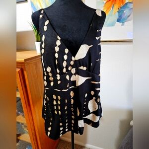 Dressy tank top. SIZE L